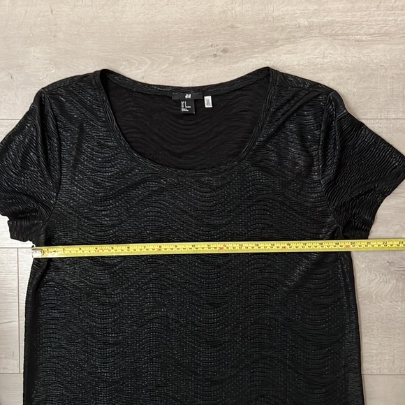 H&M black textured blouse - Picture 6 of 6